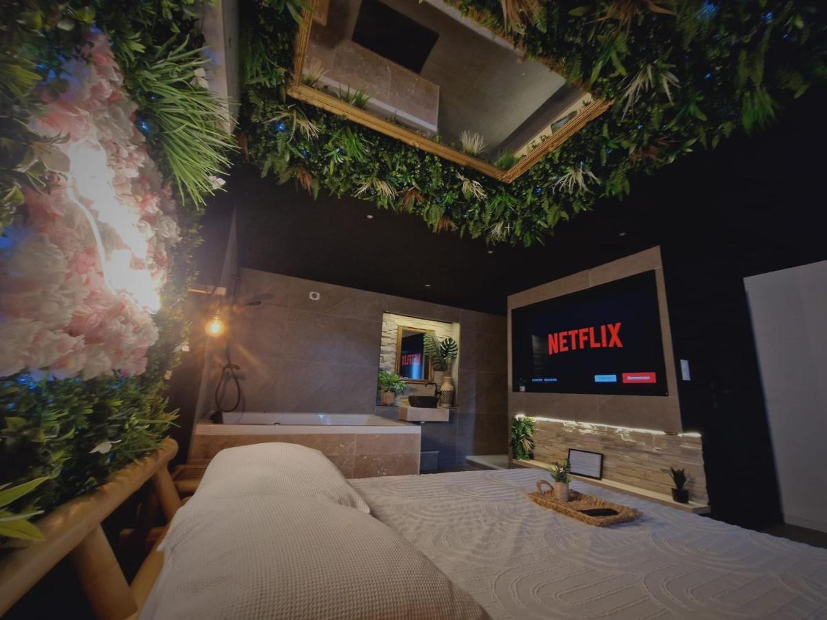 L'Experience Love Room Saint-Jean-Bonnefonds Exterior photo